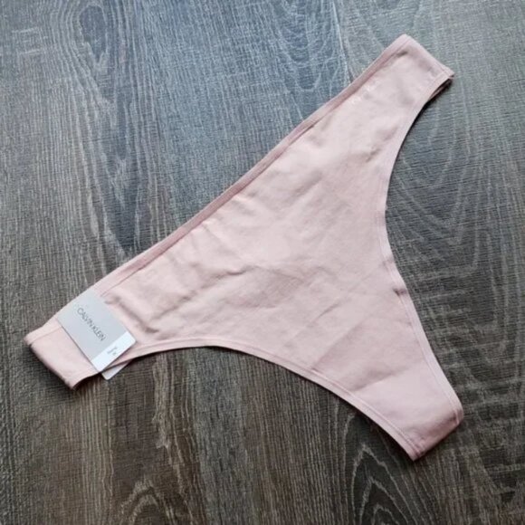 Calvin Klein Form PLUS Thong Panty - Picture 2 of 4